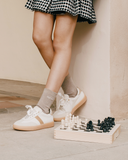 Sneakers in pelle con inserti decorativi e lacci in raso