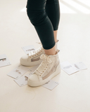 Sneakers in pelle e rete con strass e lacci raso