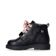 Stivaletti da bambina con doppio laccio