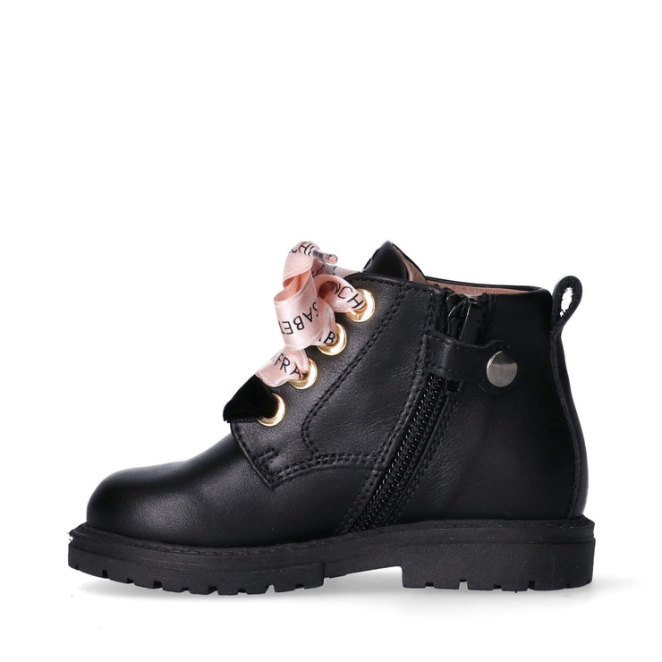 Stivaletti da bambina con doppio laccio