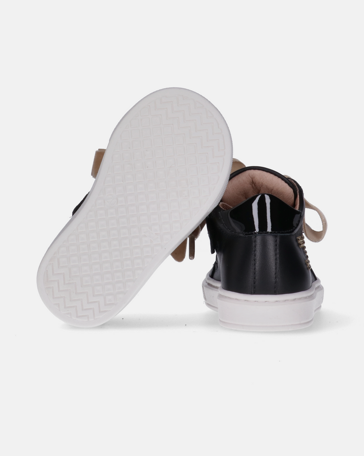 Sneakers da bambina con doppio laccio e logo in strass