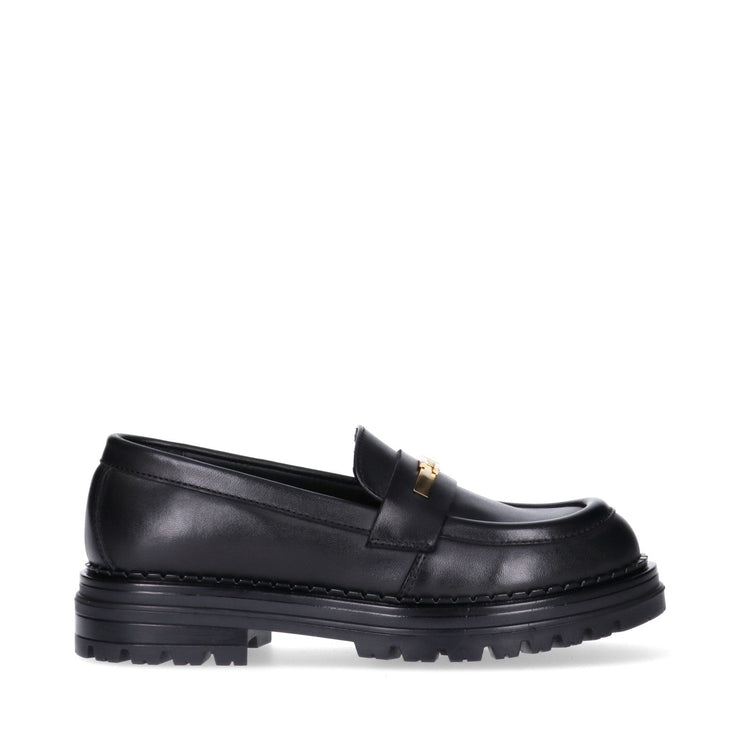 Mocassini in pelle con morsetto dorato e suola carrarmato