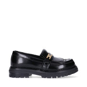 Mocassini in vernice con frange e logo dorato