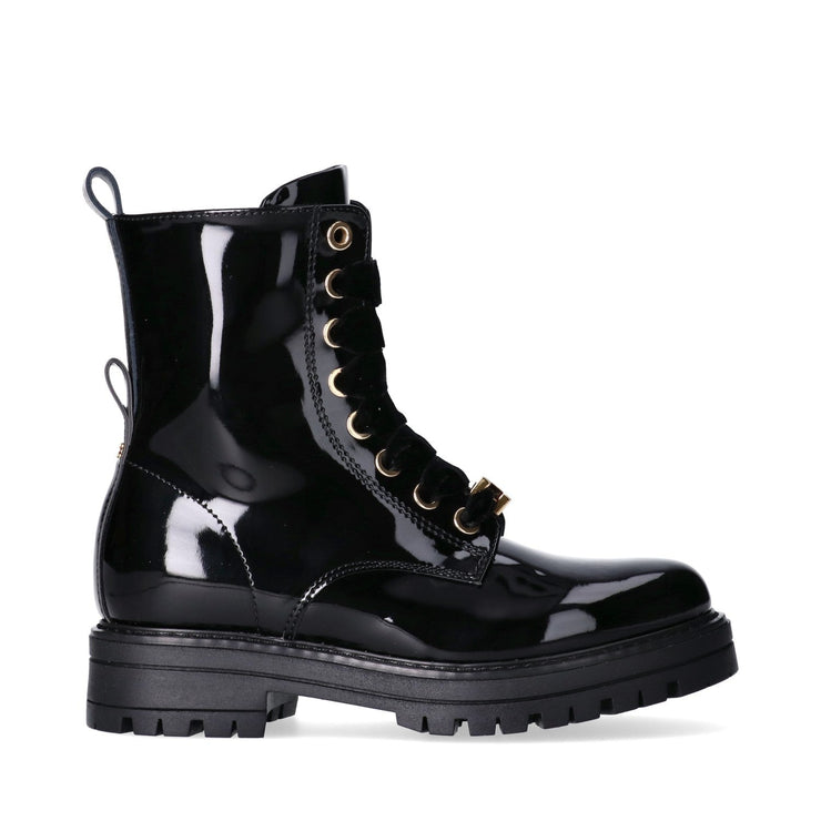 Stivaletti da ragazza con dettagli iconici