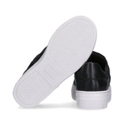 Sneakers stringate con logo cucito effetto matelassé