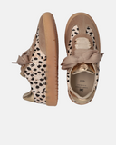 Sneakers maculate con monogramma ricamato