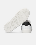 Sneakers in pelle sintetica con lacci