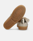 Sneakers in pelle con inserti decorativi e lacci in raso