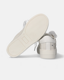 Sneakers da ragazza in tessuto con ricami e lacci in organza