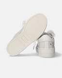 Sneakers da ragazza in tessuto con ricami e lacci in organza