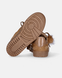 Sneakers ragazza in camoscio con pon pon