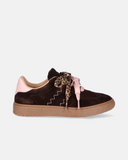 Sneakers bambina con doppio laccio e cuciture decorative