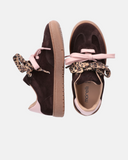 Sneakers bambina con doppio laccio e cuciture decorative