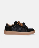 Sneakers da bambina con inserti glitter e lacci colorati