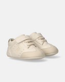 Sneakers da bambina bianche Tommy Hilfiger con chiusura a strappo.