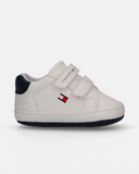 Sneakers per i primi mesi con velcro e dettagli iconici