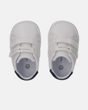 Sneakers per i primi mesi con velcro e dettagli iconici