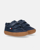 Sneakers da bambino blu Tommy Hilfiger con doppio cinturino a strappo e flag laterale.