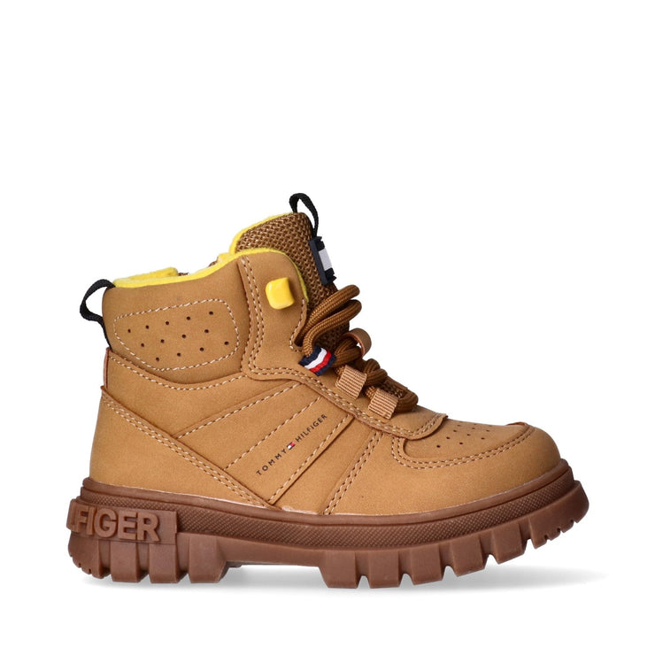 Scarponcini da bambino con suola carrarmato