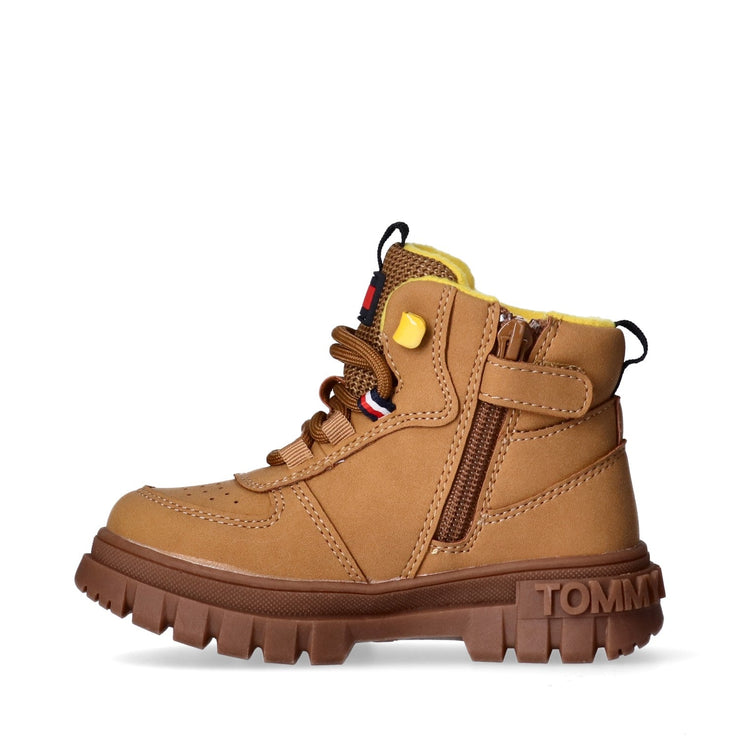 Scarponcini da bambino con suola carrarmato