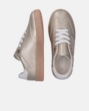 Sneakers ragazza stile retrò e finitura luminosa