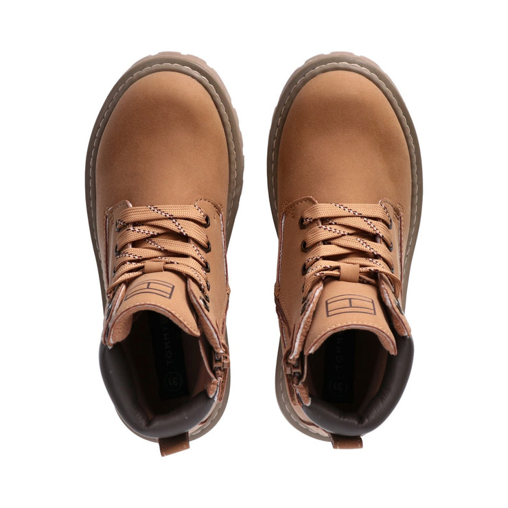 Scarponcini con suola carrarmato brandizzata