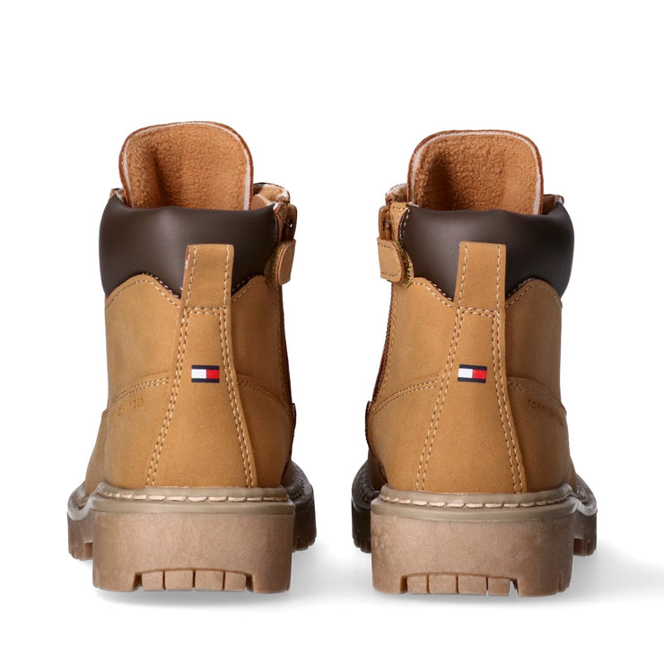 Scarponcini con suola carrarmato brandizzata