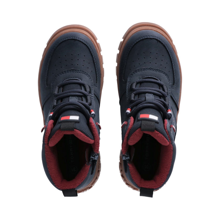 Scarponcini con suola carrarmato e branding