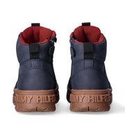 Scarponcini con suola carrarmato e branding