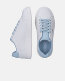 Sneakers minimal con dettagli pastello e flag