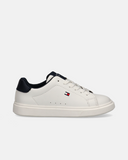 Sneakers iconiche con flag laterale e dettagli a contrasto