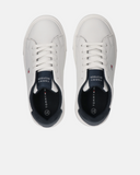 Sneakers iconiche con flag laterale e dettagli a contrasto