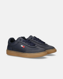 Sneakers retrò con flag iconica e fondo a contrasto