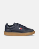 Sneakers retrò con flag iconica e fondo a contrasto