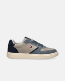 Sneakers casual con inserti a contrasto e flag iconica