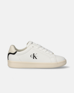 Sneakers iconiche con dettagli a contrasto e logo laterale