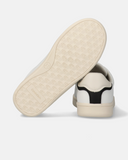 Sneakers iconiche con dettagli a contrasto e logo laterale