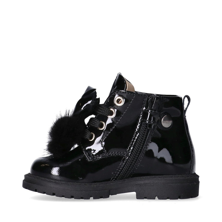 Stivaletti da bambina con accessori romantici