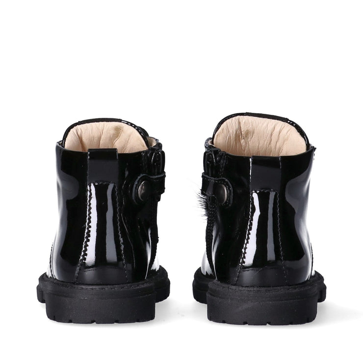 Stivaletti da bambina con accessori romantici