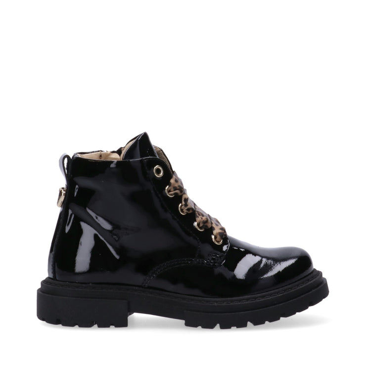 Stivaletti in vernice con lacci animalier