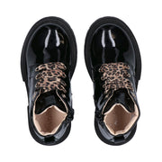 Stivaletti in vernice con lacci animalier