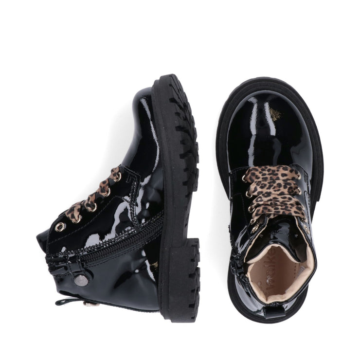 Stivaletti in vernice con lacci animalier