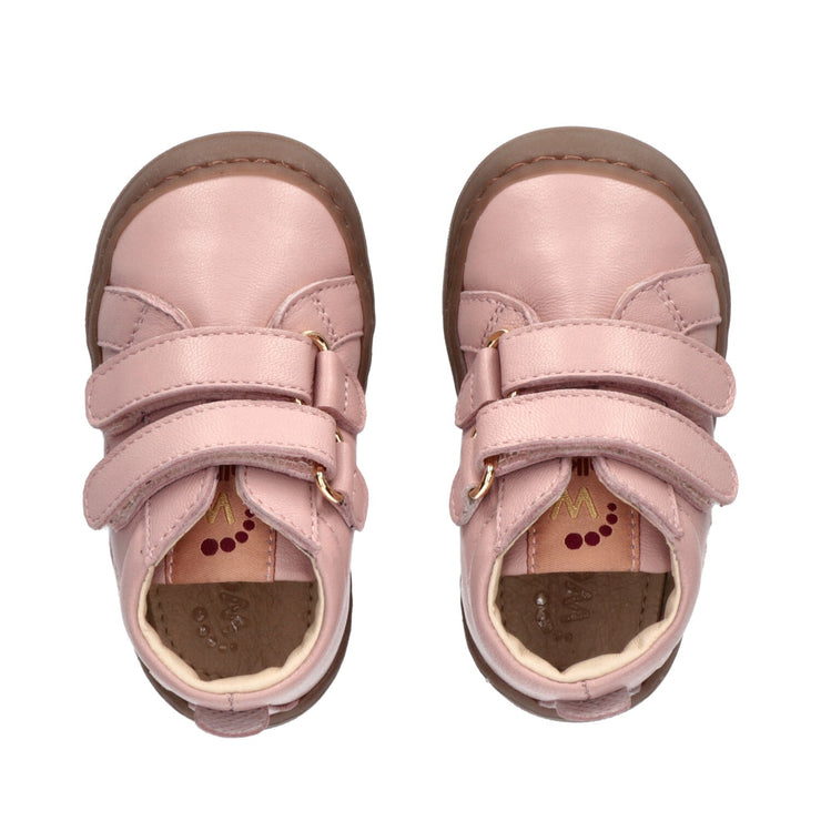 Sneakers primi passi super-soft da bambina con cuori ricamati