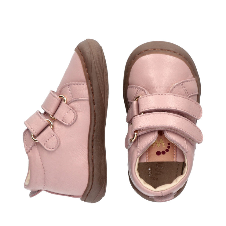 Sneakers primi passi super-soft da bambina con cuori ricamati