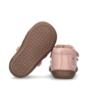 Sneakers primi passi super-soft da bambina con cuori ricamati