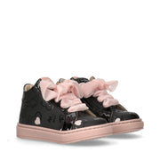 Sneakers da bambina con cuoricini a contrasto - Y1A9-43258-1789999-