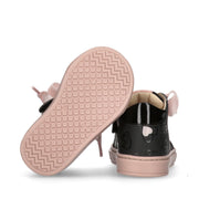 Sneakers da bambina con cuoricini a contrasto