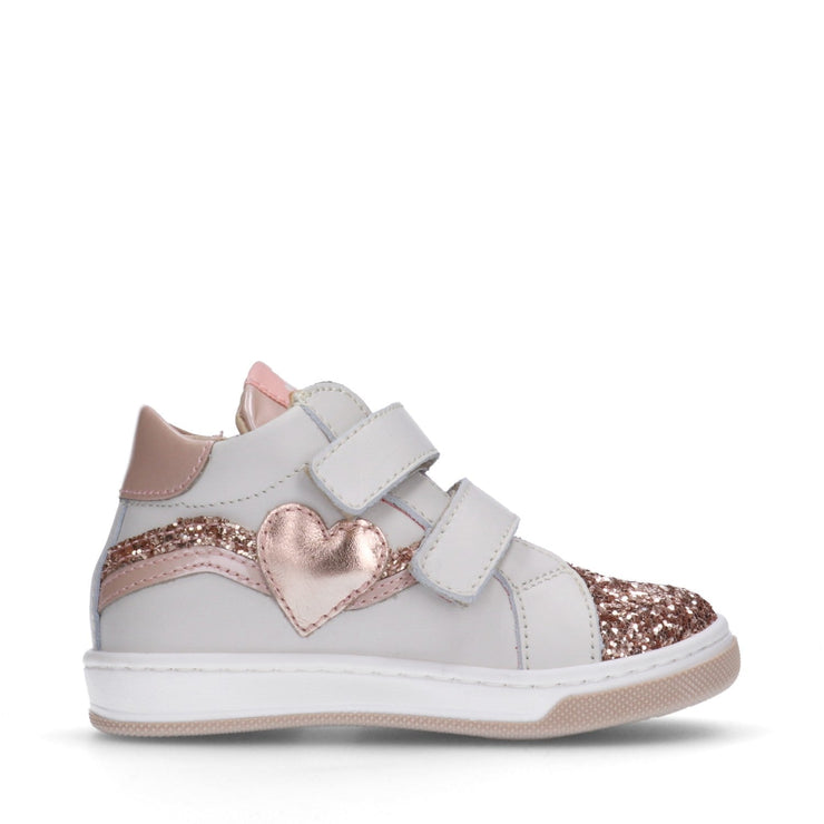 Girls' sneakers with heart and glitter details