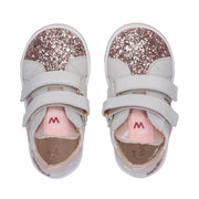 Girls' sneakers with heart and glitter details