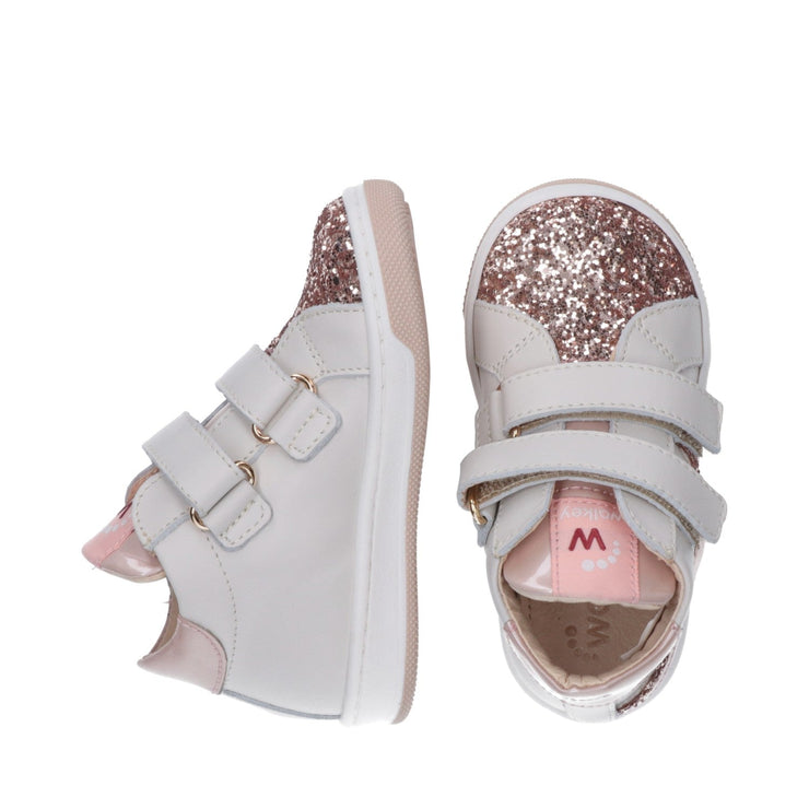 Girls' sneakers with heart and glitter details